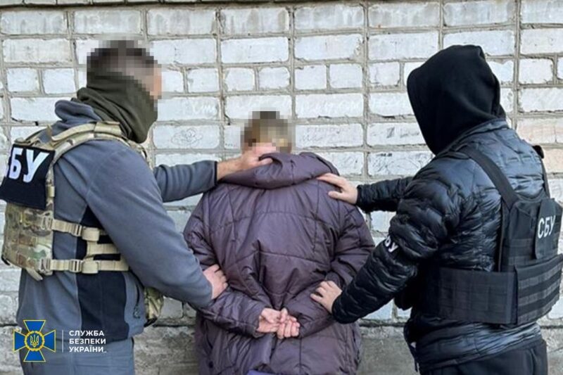 Мати та&nbsp;донька шпигували за&nbsp;ЗСУ і&nbsp;коригували вогонь ворога: на&nbsp;Сумщині затримали російських інформаторів (фото)