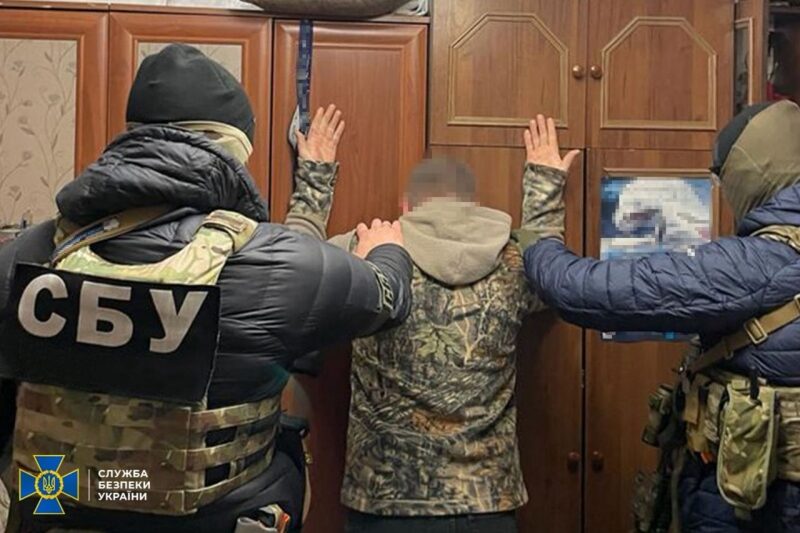 Мати та&nbsp;донька шпигували за&nbsp;ЗСУ і&nbsp;коригували вогонь ворога: на&nbsp;Сумщині затримали російських інформаторів (фото)