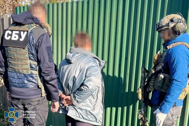 Мати та&nbsp;донька шпигували за&nbsp;ЗСУ і&nbsp;коригували вогонь ворога: на&nbsp;Сумщині затримали російських інформаторів (фото)