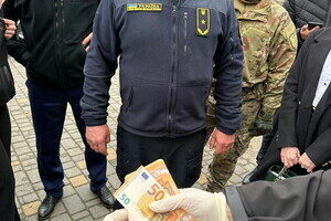В Одессе таможенник попался на коррупции 