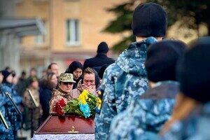 В Одессе простились с военным, который погиб на Запорожском направлении В Одессе простились с военным, который погиб на Запорожском направлении