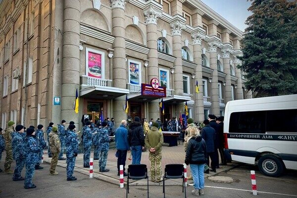 В Одессе простились с военным, который погиб на Запорожском направлении В Одессе простились с военным, который погиб на Запорожском направлении