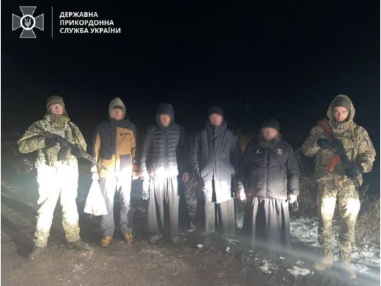 Казначей Лаври з ряженими «священниками»: прикордонники вчасно припинили «паломницьку» екскурсію
