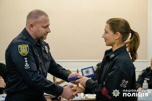 В Одесской области наградили поисковиков, разыскавших подростков в катакомбах В Одесской области наградили поисковиков, разыскавших подростков в катакомбах