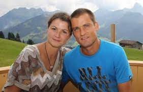Померла дружина знаменитого російського тенісиста: сиротами залишилися троє дітей