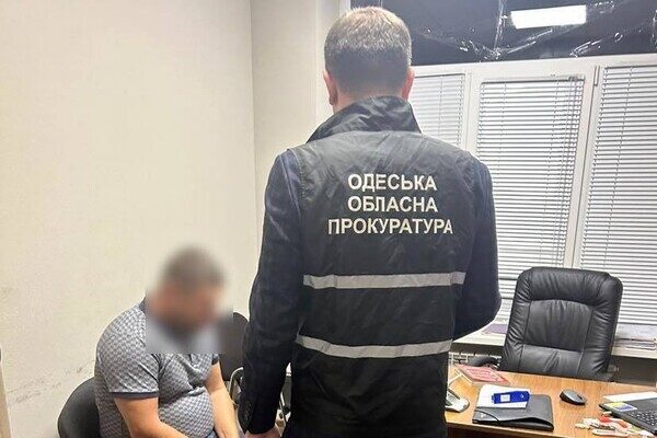 Переправлял уклонистов под видом водителей за границу: в Одесской области будут судить предпринимателя