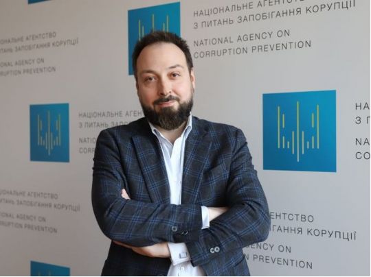Вишневський або Калмиков. Кандидатуру на&nbsp;посаду голови НАЗК обрали, не&nbsp;чекаючи завершення конкурсу,&nbsp;&mdash; ЗМІ