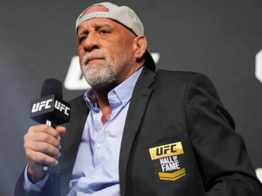 Легенда UFC врятував батьків під час пожежі і сам отруївся димом (фото)
