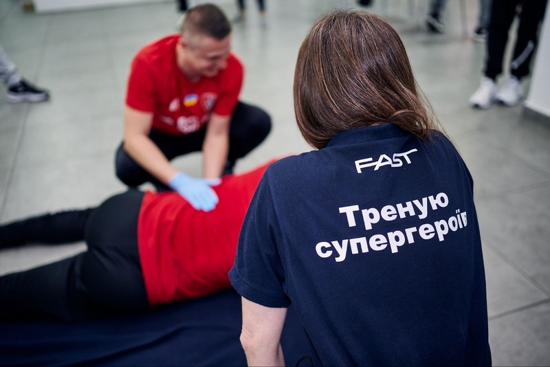 Поруч у критичну мить: тренери опановують навички надання допомоги дітям