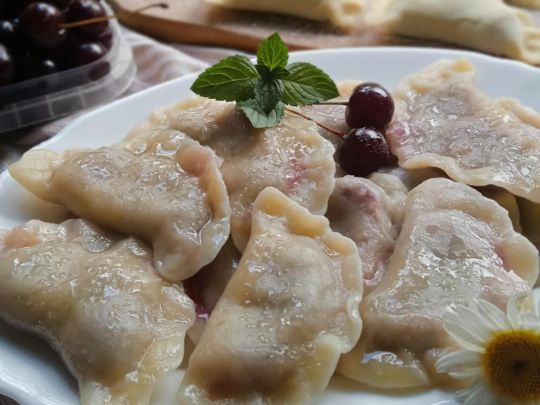 Вареники з&nbsp;вишнями: смачні як&nbsp;гарячими, так і&nbsp;холодними