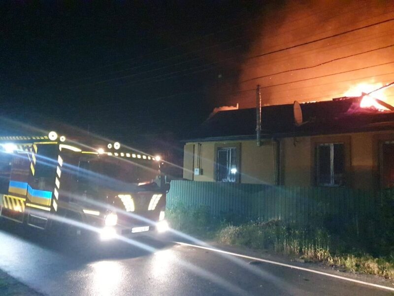 Київ знову під ударом: пошкоджено станцію метро, зруйновано багатоповерхівку, є&nbsp;загиблі (фото, відео)