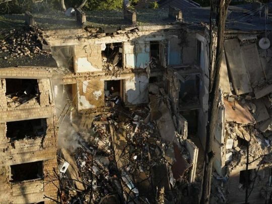 Київ знову під ударом: пошкоджено станцію метро, зруйновано багатоповерхівку, є&nbsp;загиблі (фото, відео)