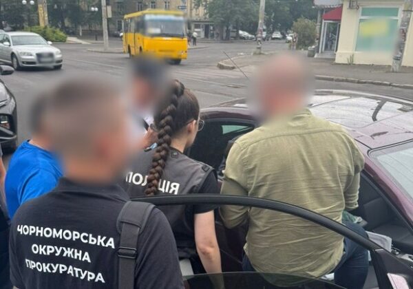 Требовал 2 700 долларов за разрешение на торговлю: чиновник КП Одесского горсовета поймался на взятке