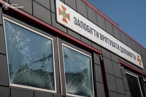 Ночной обстрел Одессы: получила повреждения пожарная часть