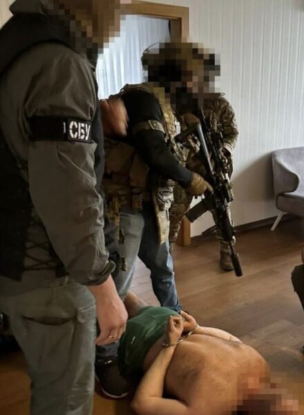 Бізнесз росіянами, зв'язок з&nbsp;нардепом з&nbsp;ОПЗЖ та&nbsp;відпочинок на&nbsp;Тенерифе: у&nbsp;СБУ прокоментували затримання чиновника НАБУ (фото)