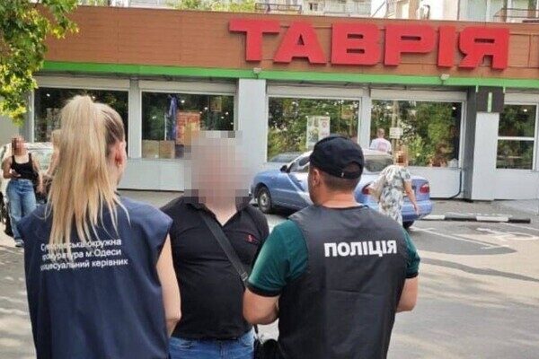 Требовал деньги за разрешение на торговлю у моря: чиновник Одесского горсовета попался на взятке