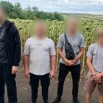Пешком в Молдову за более чем две тысячи долларов: в Одесской области разоблачили парня-переправителя