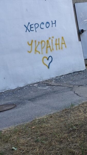 Через ризик для життя автівки їздять по&nbsp;дорогах міста на&nbsp;швидкості під сто кілометрів: як&nbsp;живуть мешканці Херсону