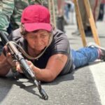 В Венесуэле раздают оружие гражданским для защиты от США