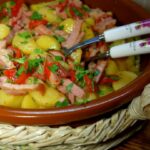 Картопля з копченою шинкою: швидкий та смачний рецепт вечері