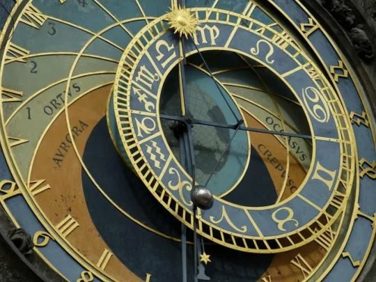 Образи та&nbsp;раптовий переїзд: гороскоп на&nbsp;грудень 2025 для всіх знаків Зодіаку