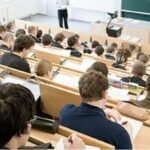 Українці призовного віку масово вступають до коледжів: у Раді вирішили, як із цим боротися