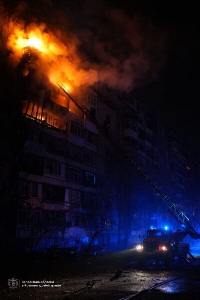 У&nbsp;Запоріжжі ворожий дрон спалив багатоповерхівку: є&nbsp;постраждалі (фото, відео)