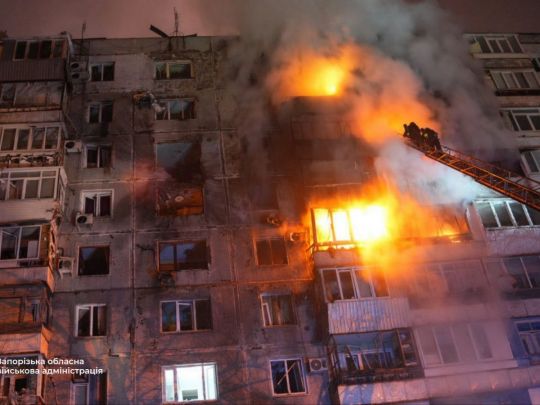 У&nbsp;Запоріжжі ворожий дрон спалив багатоповерхівку: є&nbsp;постраждалі (фото, відео)