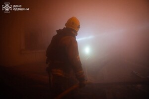 Ночной обстрел Одессы: получили повреждения дома, травмировались люди