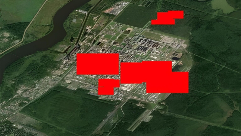 Один із&nbsp;найбільших російських НПЗ вражений внаслідок атаки у&nbsp;Ленінградській області (відео)