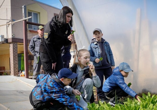 В Одесской области полицейские и дети из Луганской области отдохнули на ферме