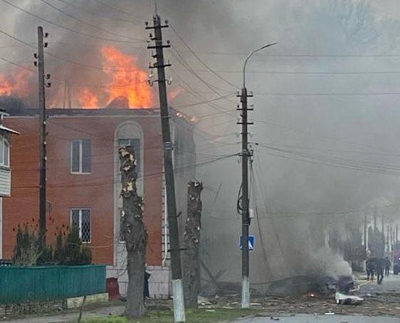 Будівля міськради Прилук горить після атаки дронів на&nbsp;Чернігівщині