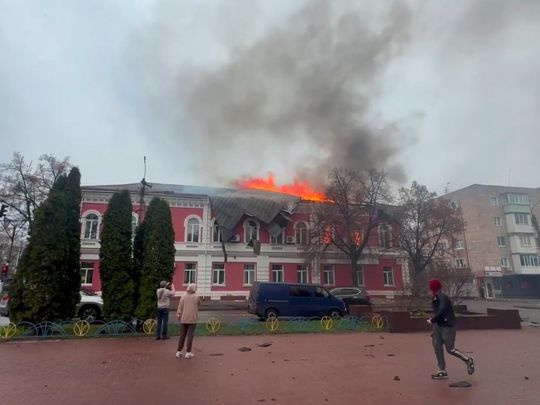 Будівля міськради Прилук горить після атаки дронів на&nbsp;Чернігівщині