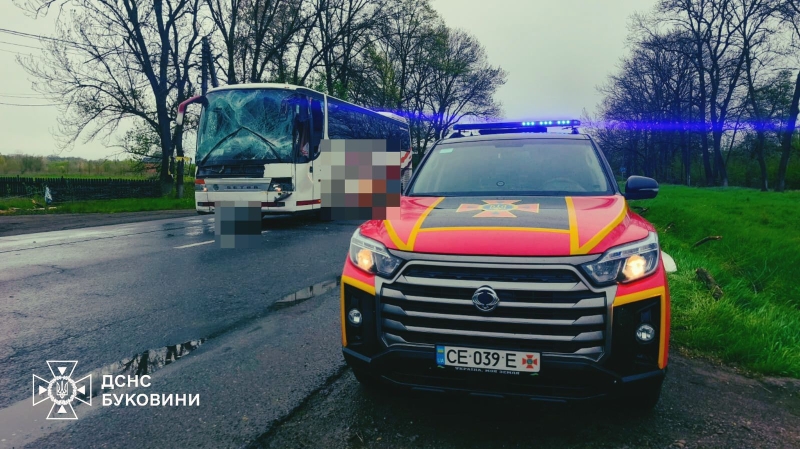 Буревій в&nbsp;Україні: дерева вбивають людей, сотні населених пунктів без електрики (фото)
