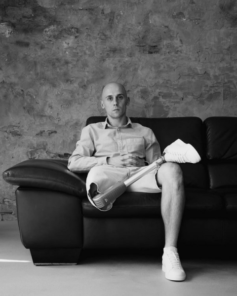 &laquo;Я&nbsp;впав у&nbsp;кому. Лікарі сказали рідним, щоби прощалися зі&nbsp;мною&raquo;: ветеран після ампутації відкрив дитячу IT-школу