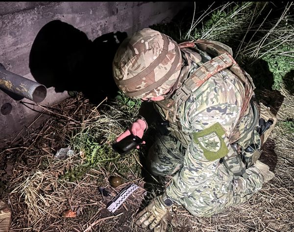 НП&nbsp;у&nbsp;Рівному: після трьох годин переговорів поліція переконала військового втікача не&nbsp;підривати гранату (фото)