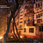 Багатоквартирні будинки пошкоджено у Запоріжжі внаслідок масованої атаки ворога