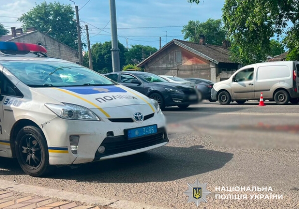 В Хаджибейском районе Одессы водитель грузовика насмерть сбил женщину на дороге