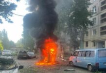 Багатоквартирні будинки пошкоджено у Запоріжжі після атаки росіян: є поранені (фото)